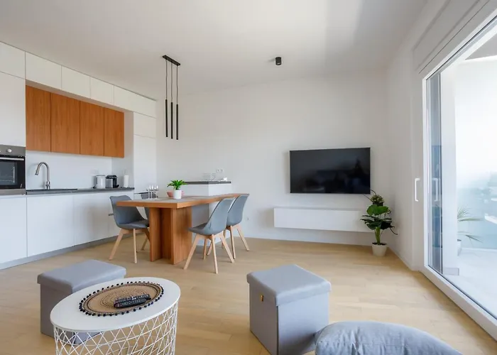 דירה I & M קרק